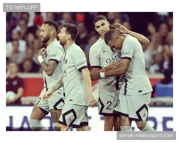 巴黎圣日耳曼4-2逆转洛里昂，姆巴佩帽子戏法