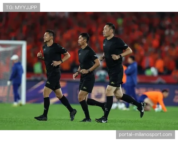 消息:法甲联盟宣布下赛季起启用半自动越位识别系统,旨在减少争议 消息:法甲联盟宣布下赛季起启用半自动越位识别系统,旨在减少争议